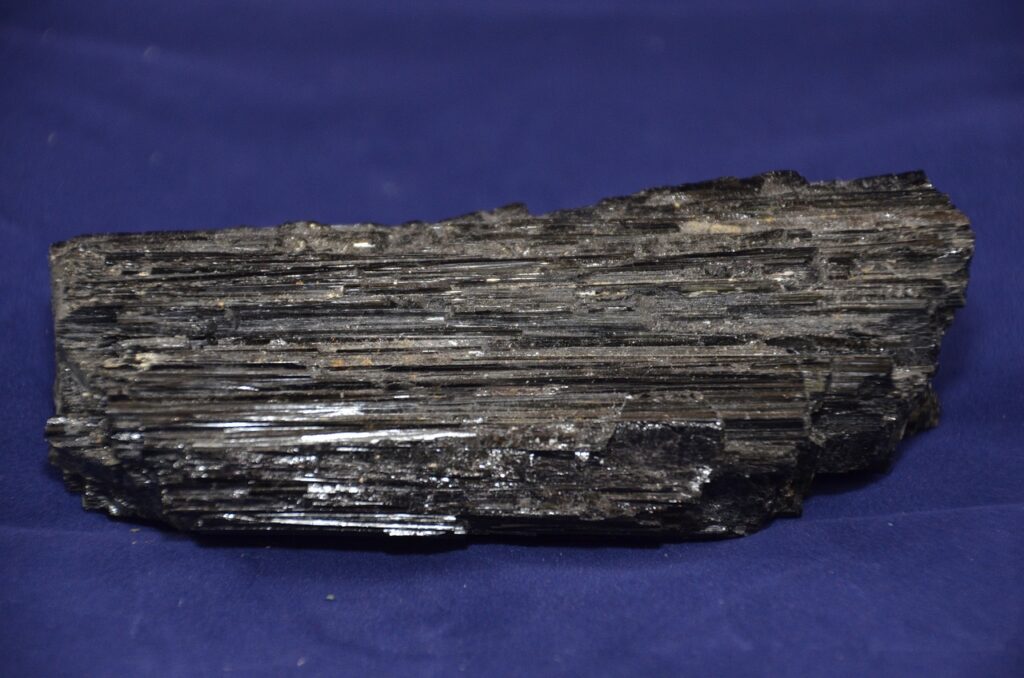 black tourmaline, specimen, stone-1609432.jpg